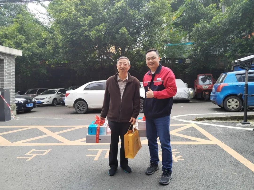 1698115049912744. jpg